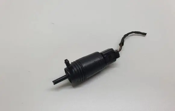 BMW 5 E60 E61 Windscreen/windshield washer pump 8377612 67128377612