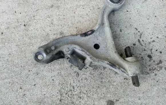 Volvo V70 Front lower control arm/wishbone