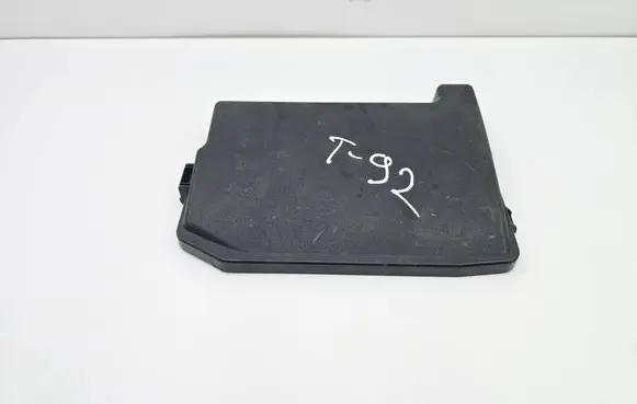 Toyota Prius (XW30) Fuse box cover 8266247090