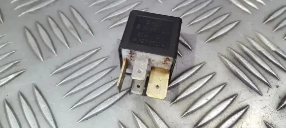 Volkswagen PASSAT B5 Other relay 443951253j 899511000