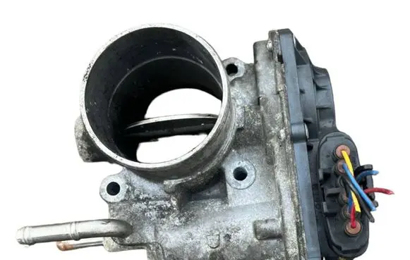 Toyota Avensis T270 Throttle valve 261000R020