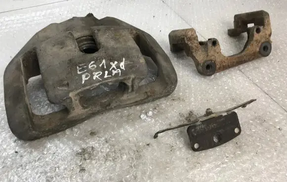 BMW 5 E60 E61 Front brake caliper 6030