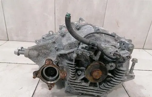 Lexus RX 450H Rear differential/diff mount bracket 4111048104