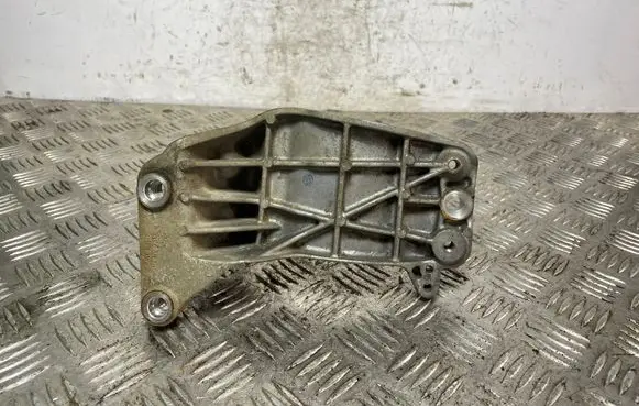 Jeep Grand Cherokee Generator/alternator bracket 