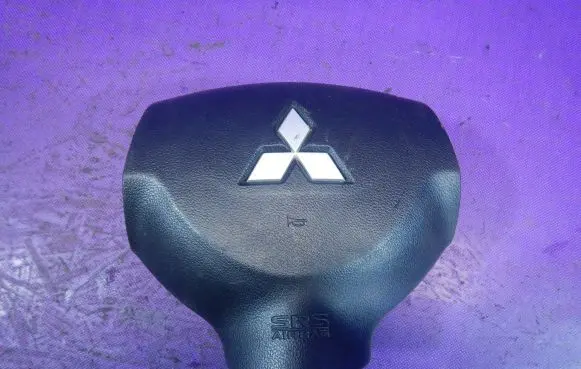 Mitsubishi Lancer VIII Steering wheel airbag
