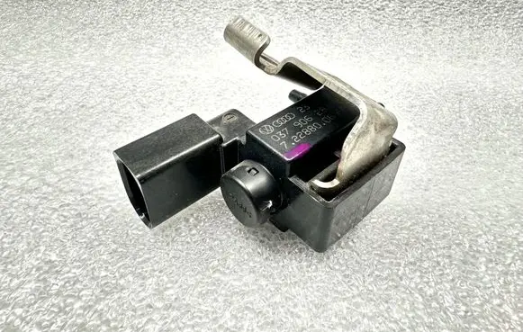 Audi RS3 8Y Electromagnetic valve 037906283F