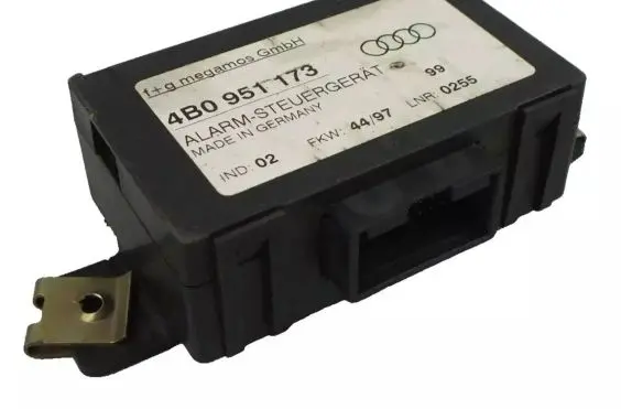Audi A3 S3 8L Alarm control unit/module 4B0951173
