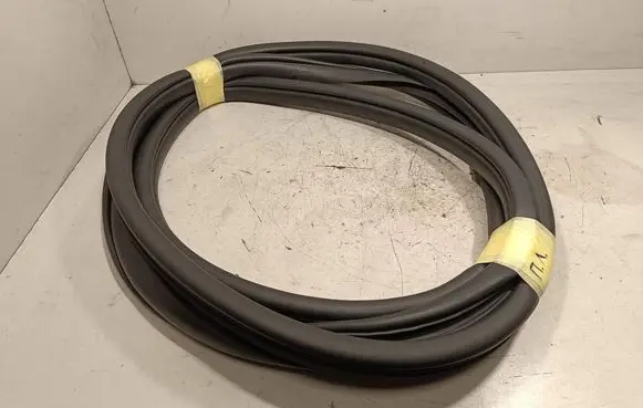 KIA Sorento Front door rubber seal 