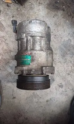 Volkswagen PASSAT B4 Air conditioning (A/C) compressor (pump) 1h0820803d