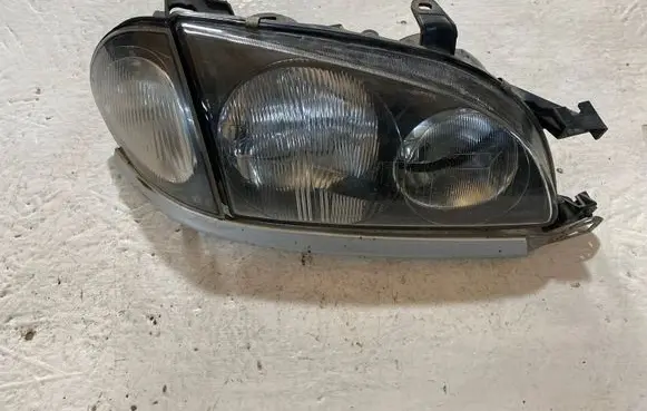 Toyota Avensis T220 Headlight/headlamp 54533365 G6FR