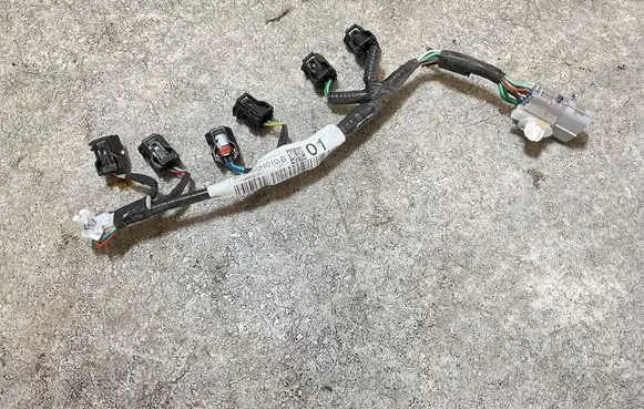 Toyota Yaris Fuel injector wires 821260H010B