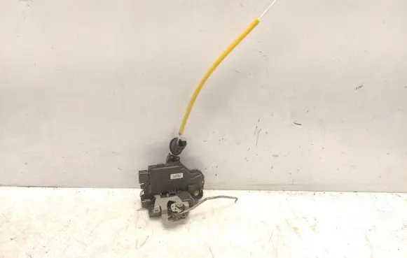 Audi A2 Front door lock 8Z1837015D
