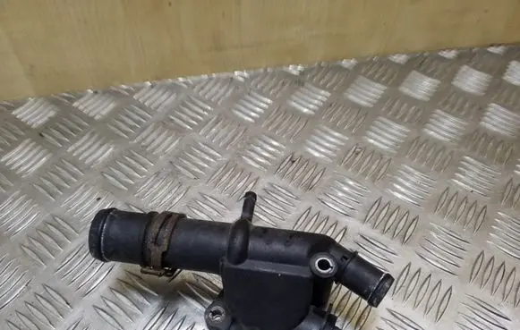 Volkswagen PASSAT CC Engine coolant pipe/hose 03L121132
