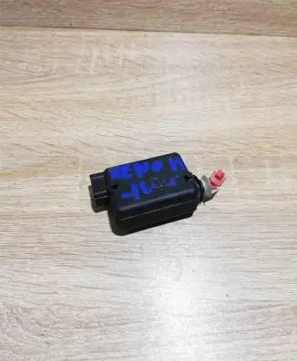 Renault 19 Tailgate boot lock/latch motor 