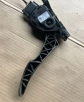 Volvo XC60 Accelerator throttle pedal 31329060 C95YE02 6PV01083403