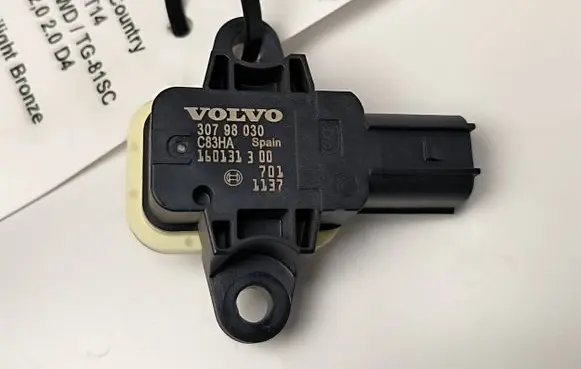 Volvo V60 Airbag deployment crash/impact sensor