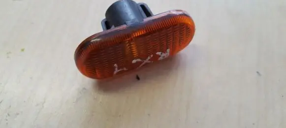 Renault Scenic I Front fender indicator light 7700822136