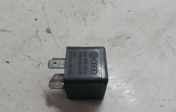 Audi A6 S6 C5 4B Other relay 8D0951253A