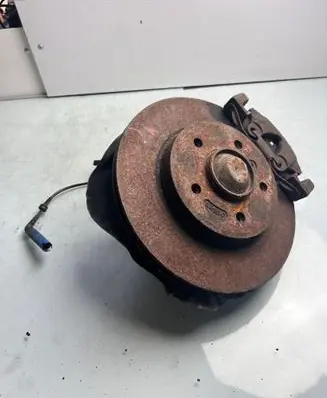 Front wheel hub spindle knuckle
