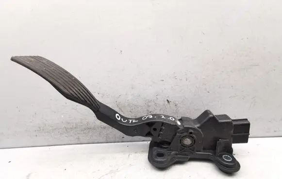 Mitsubishi Outlander Accelerator throttle pedal