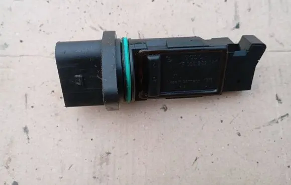 Volkswagen PASSAT B6 Mass air flow meter F00C2G2055 787052C