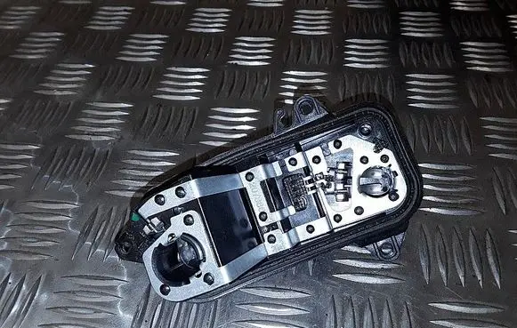 Opel Crossland X Tail light bulb cover holder 207989