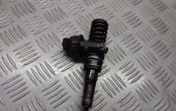 Skoda Fabia Mk1 (6Y) Fuel injector 038130073A