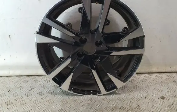 R18 alloy rim