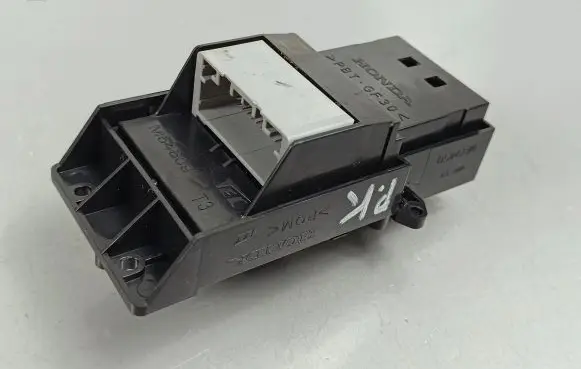 Honda HR-V Electric window control switch M89540