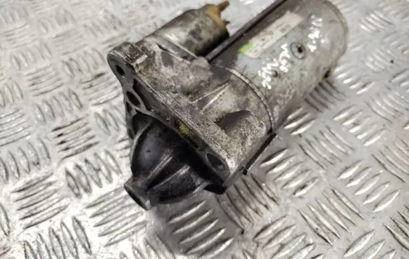 Renault Scenic II - Grand scenic II Starter motor D7R49 8200331251