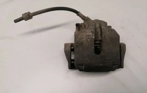 BMW 5 E39 Front brake caliper 6022296