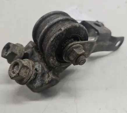 Volvo V70 Engine mount bracket 9445335