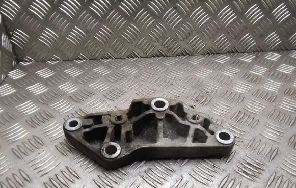 Volvo V60 Engine mounting bracket 7M125