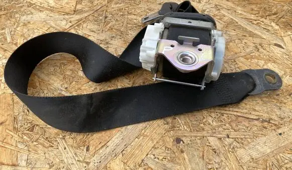 Ford Focus Front seatbelt 4M51A61294AK 33032071