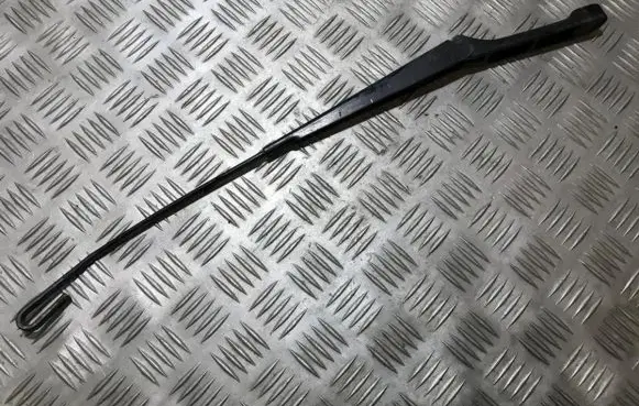 Mercedes-Benz ML W163 Front wiper blade arm