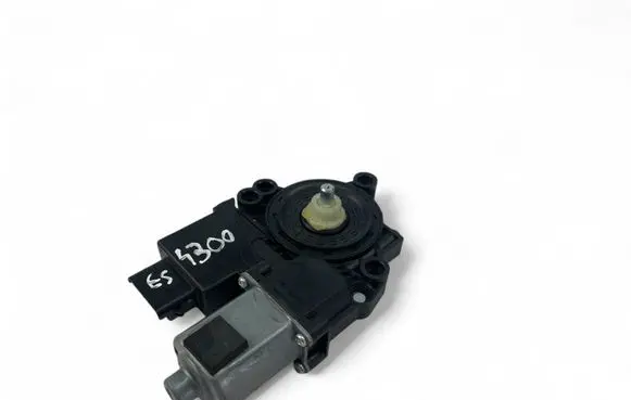 KIA Ceed Front door window regulator motor 617013001
