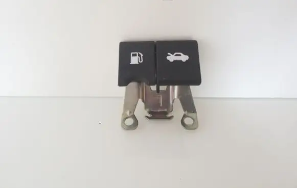 Nissan Qashqai Fuel tank opening switch 