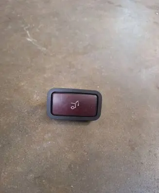 Mercedes-Benz E W211 Tailgate/boot open switch button 2118219551
