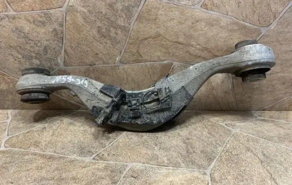 BMW 7 G11 G12 Rear upper control arm/wishbone 6861838