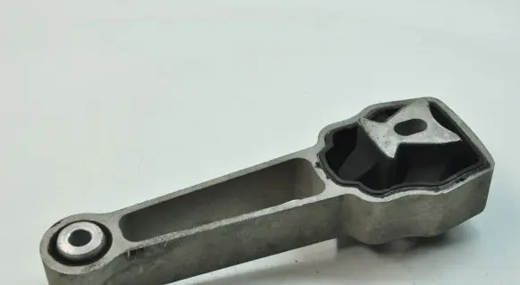 Volvo XC70 Engine mount bracket