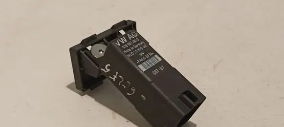 Volkswagen Golf V Glow plug pre-heat relay 038907281D