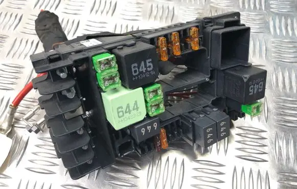 Volkswagen Golf VII Fuse module 5Q0937125A
