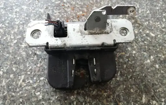Volkswagen Polo IV 9N3 Tailgate/trunk/boot lock/catch/latch 6Q6827505E