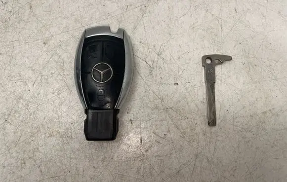Mercedes-Benz C W204 Ignition key/card 