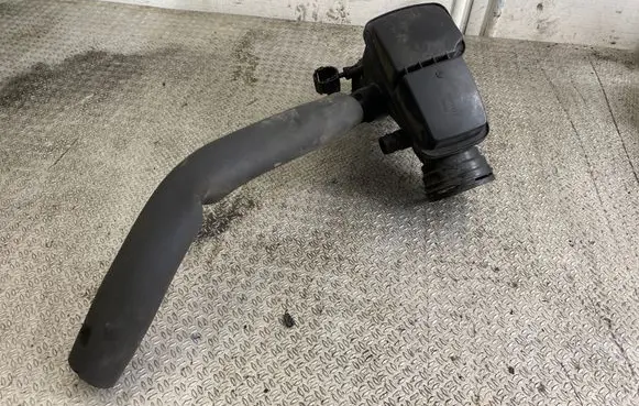 BMW 1 F20 F21 Intake resonator 70604567