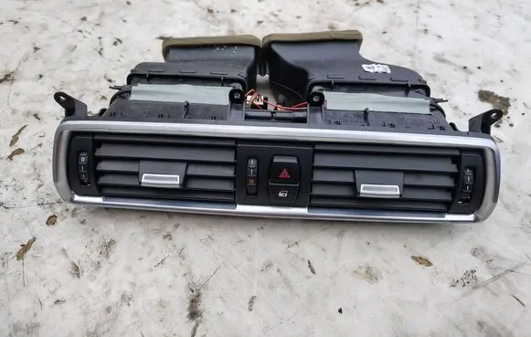 BMW 5 GT F07 Dashboard side air vent grill/cover trim 16828110