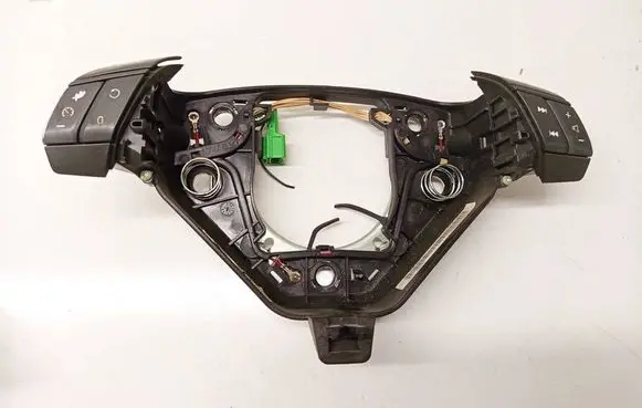 Volvo S60 Steering wheel buttons/switches 49005