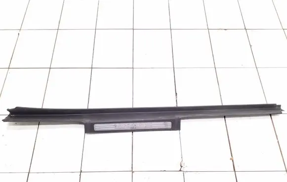 Mercedes-Benz R W251 Front sill trim cover A2516801235