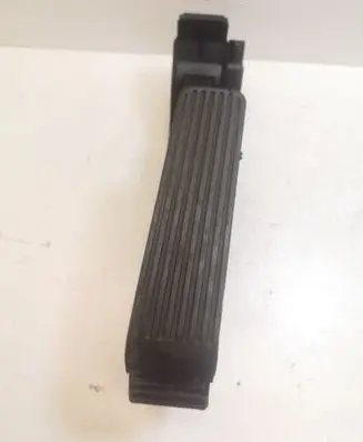 Mercedes-Benz C W203 Accelerator throttle pedal A2033000704