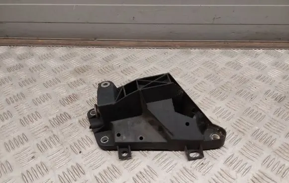 Chrysler Pacifica Radiator mount bracket 68292238AA